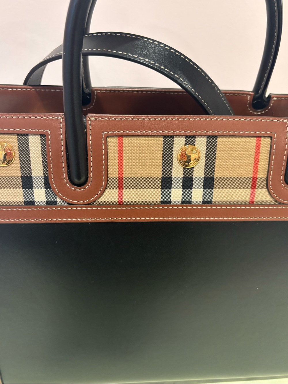 Burberry 2-way Shoulder Bag/Handbag with detachable strap and gold H/W 🤎EUC